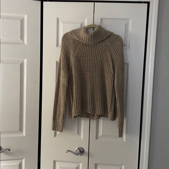Tan turtle neck - Picture 1 of 1